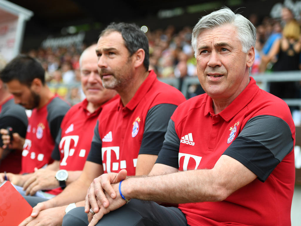Bayerns Neu-Coach Carlo Ancelotti (r.)