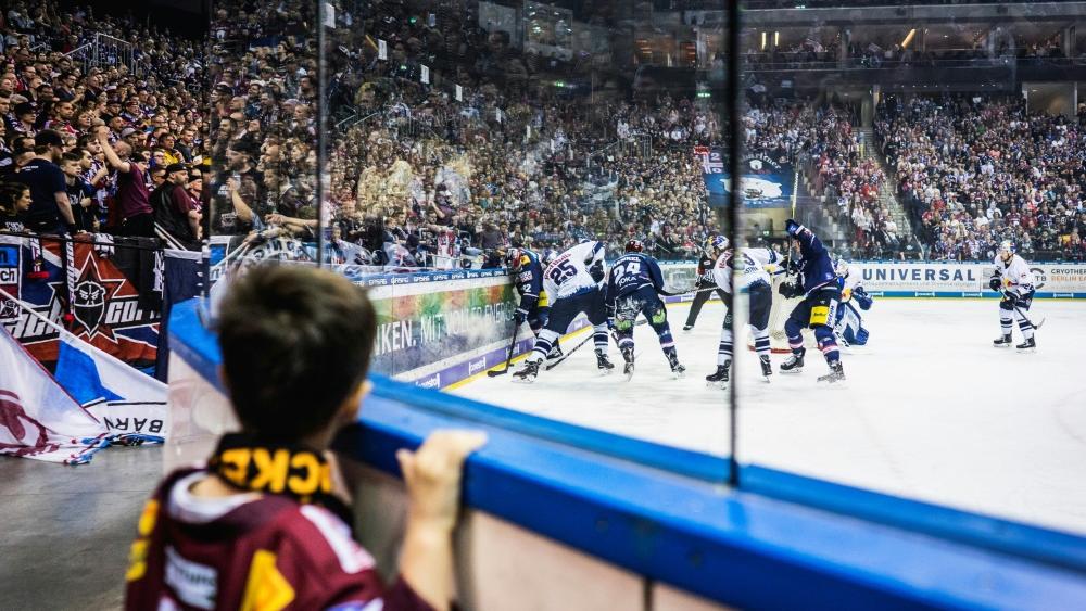 DEL: Ob Zuschauer in Stadien dürfen, ist noch unklar DEL: Ob Zuschauer in Stadien dürfen, ist noch unklar