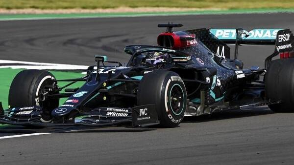 Mercedes-Fahrer Lewis Hamilton wittert eine gezielte FIA-Aktion gegen sein Team Mercedes-Fahrer Lewis Hamilton wittert eine gezielte FIA-Aktion gegen sein Team