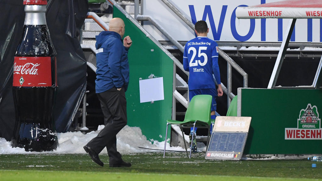 Christian Gross und Amine Harit haben beim FC Schalke 04 gesprächsbedarf