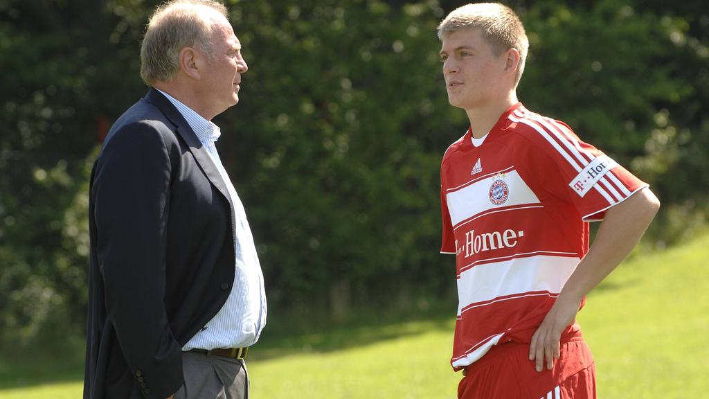 Toni Kroos (r.) und Uli Hoeneß arbeiteten einst beim FC Bayern zusammen