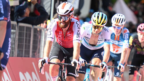 Simon Geschke zeiget auf der 10. Etappe des Giro eine starke Leistung