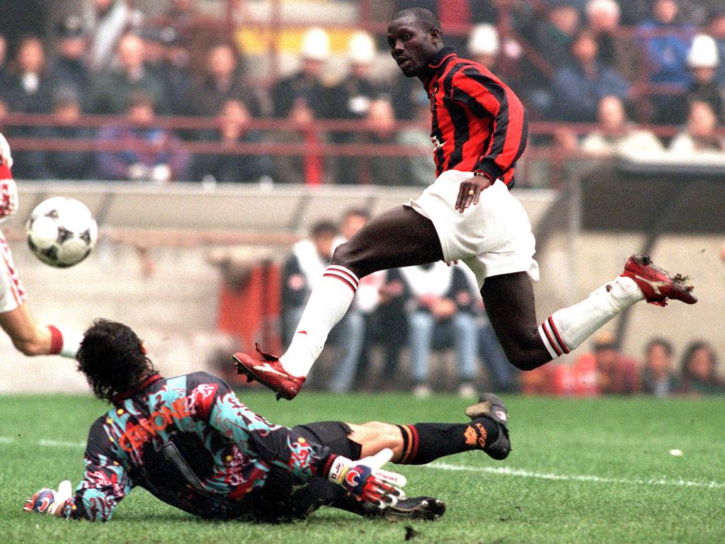 Почему джордж. George Weah 1995. George Weah футболист. Weah Milan. Джордж Веа фото.