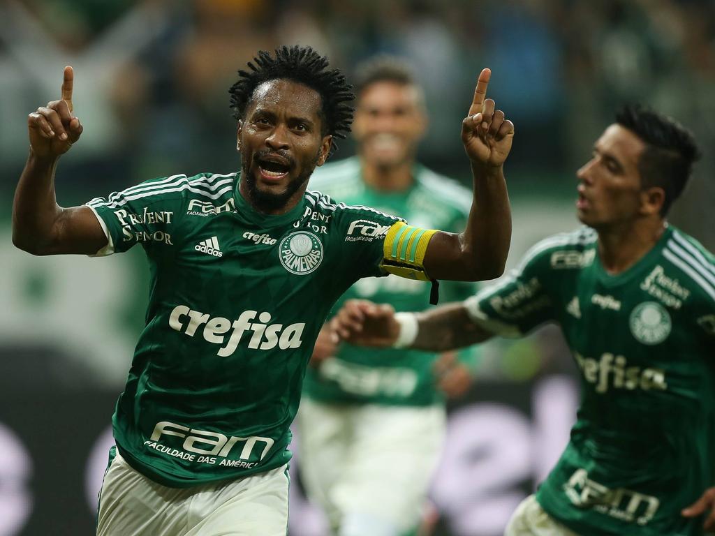 Zé Roberto (l.) verlängert seinen Vetrag bei Palmeiras SE