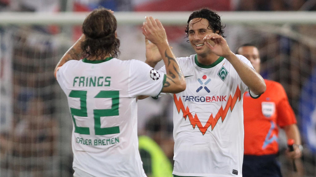 Wird von den Werder-Fans verehrt: Claudio Pizarro (r.)