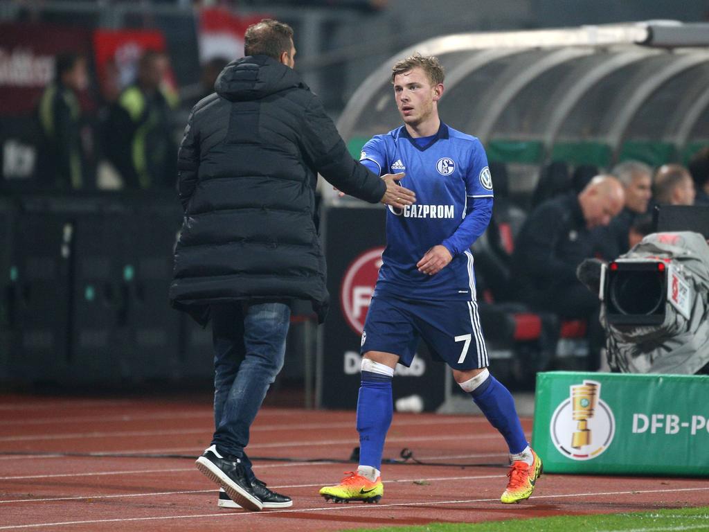 Max Meyer (r.) lobt die neue Ruhe auf Schalke Max Meyer (r.) lobt die neue Ruhe auf Schalke