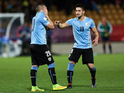 Los uruguayos podrían perder a una de sus estrellas (izq.) en el Mundial. (Foto: Getty)