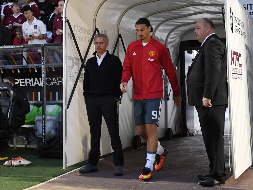 José Mourinho (l.) hofft auf eine baldige Rückkehr von Zlatan Ibrahimović