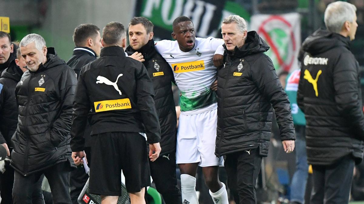 Gladbach zu Verkauf von Denis Zakaria gezwungen? BVB und FC Bayern angeblich interessiert Gladbach zu Verkauf von Denis Zakaria gezwungen? BVB und FC Bayern angeblich interessiert