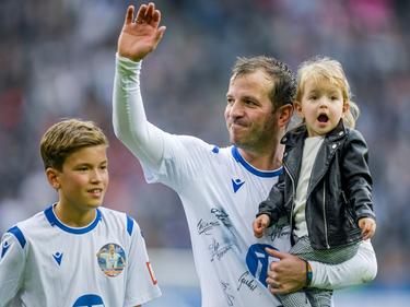 Rafael van der Vaart mit seinen Kindern Damian (l) und Jeslyn 2019 bei seinem Abschiedsspiel
