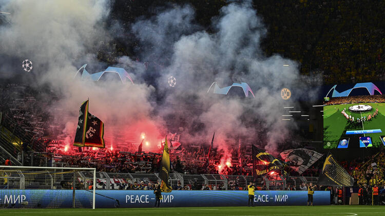 Die PSG-Fans ließen es schon bei ihrem BVB-Gastspiel krachen
