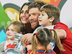 Xabi Alonso und seine Familie - hier im Jahr 2012 - haben sich in Leverkusen sehr wohlgefühlt