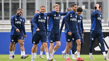 Derry Murkin (M) wird den FC Schalke 04 wohl verlassen