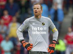 Jelle ten Rouwelaar staart voor zich uit tijdens PSV Eindhoven - NAC Breda. (16-08-2014)