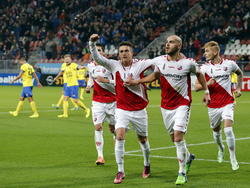 FC Utrecht viert de 1-0 van Ruud Boymans (m.) tijdens het competitieduel met SC Cambuur. (23-11-2014)