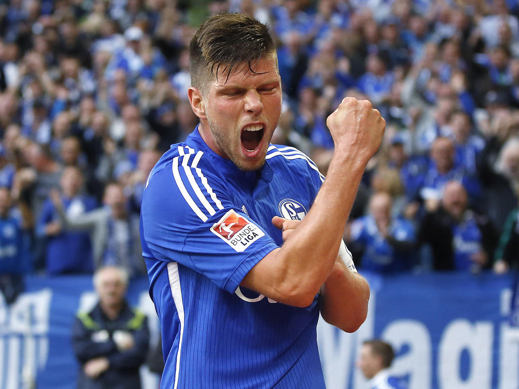 Klaas Jan Huntelaar miste een strafschop tegen 1. FSV Mainz 05, maar na een uur spelen zorgt hij namens Schalke 04 voor de 2-1. (13-09-2015)