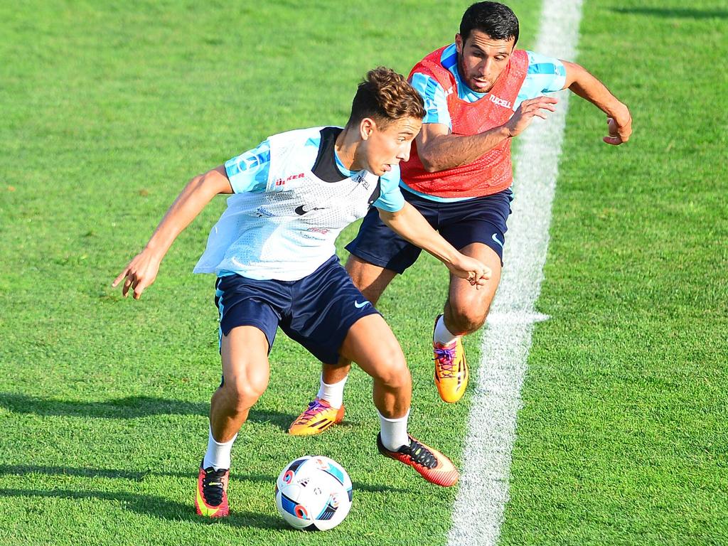 Emre Mor (v.) wird in den höchsten Tönen Emre Mor (v.) wird in den höchsten Tönen