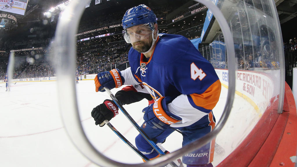 Dennis Seidenberg hat es bislang nicht in den Kader der New York Islanders geschafft Dennis Seidenberg hat es bislang nicht in den Kader der New York Islanders geschafft