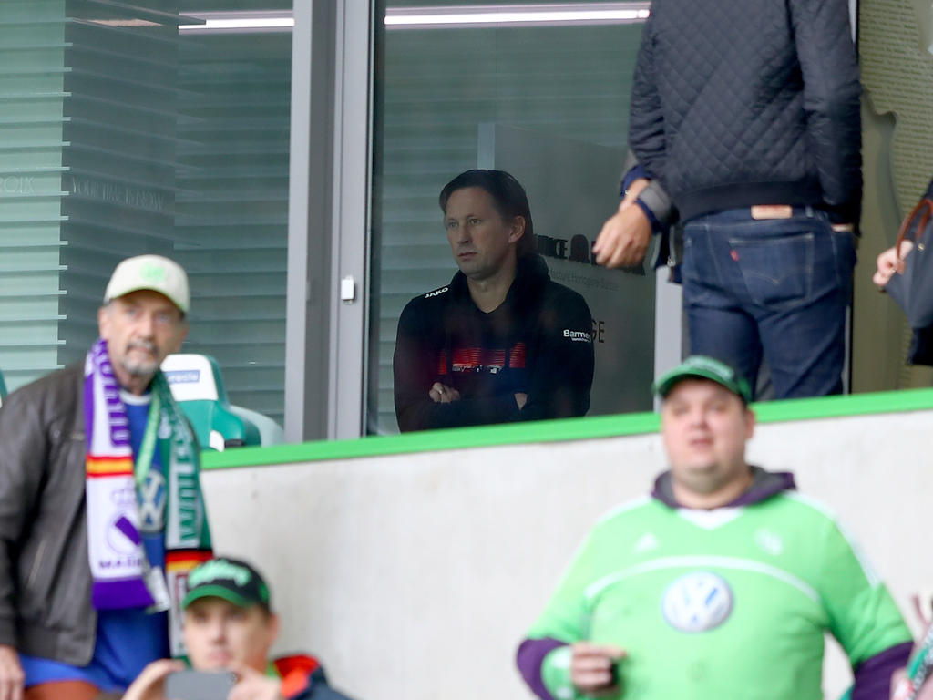Roger Schmidt musste die Partie in Wolfsburg hinter Glas verfolgen Roger Schmidt musste die Partie in Wolfsburg hinter Glas verfolgen