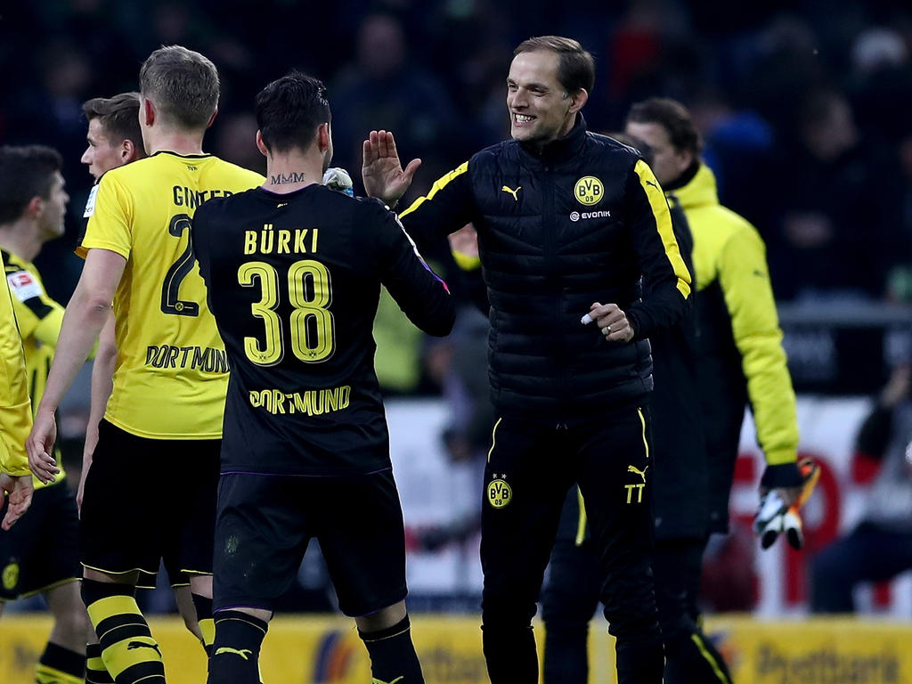 Roman Bürki stärkt seinem Trainer den Rücken Roman Bürki stärkt seinem Trainer den Rücken