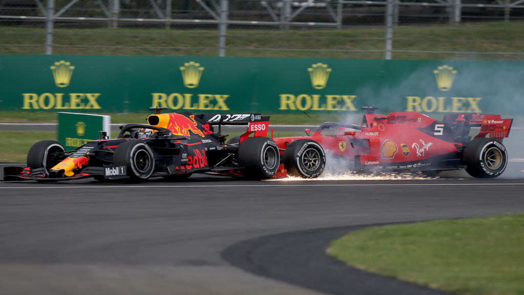 Sebastian Vettel raste in Silverstone mit seinem Ferrari in Max Verstappens Red Bull Sebastian Vettel raste in Silverstone mit seinem Ferrari in Max Verstappens Red Bull