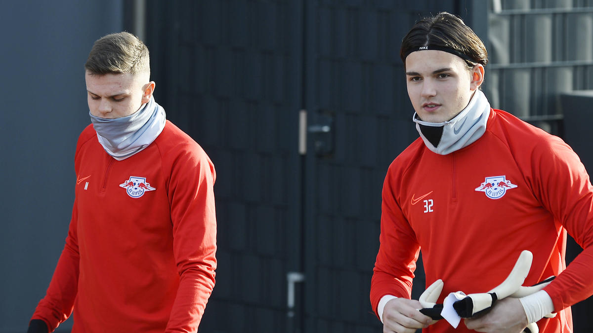 Tim Schreiber (l.) und Dennis Borkowski erhalten einen Profivertrag bei RB Leipzig Tim Schreiber (l.) und Dennis Borkowski erhalten einen Profivertrag bei RB Leipzig