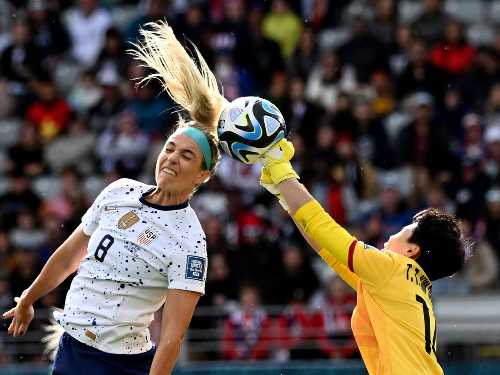 Julie Ertz ist aus der US-Nationalmannschaft zurückgetreten. Julie Ertz ist aus der US-Nationalmannschaft zurückgetreten.