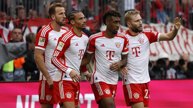 Kingsley Coman (2. v. r.) steht beim FC Bayern auf der Verkaufsliste