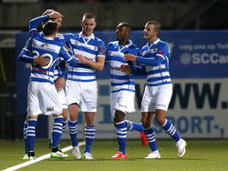 De spelers van PEC Zwolle zoeken elkaar op nadat Thomas Lam de ploeg op een 0-1 voorsprong heeft gezet in het bekerduel met SC Cambuur. (27-01-2015)