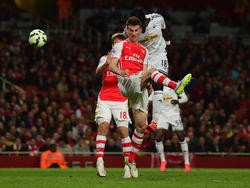 Gomis anotó de cabeza el gol del Swansea en el campo del Arsenal. (Foto. Getty)