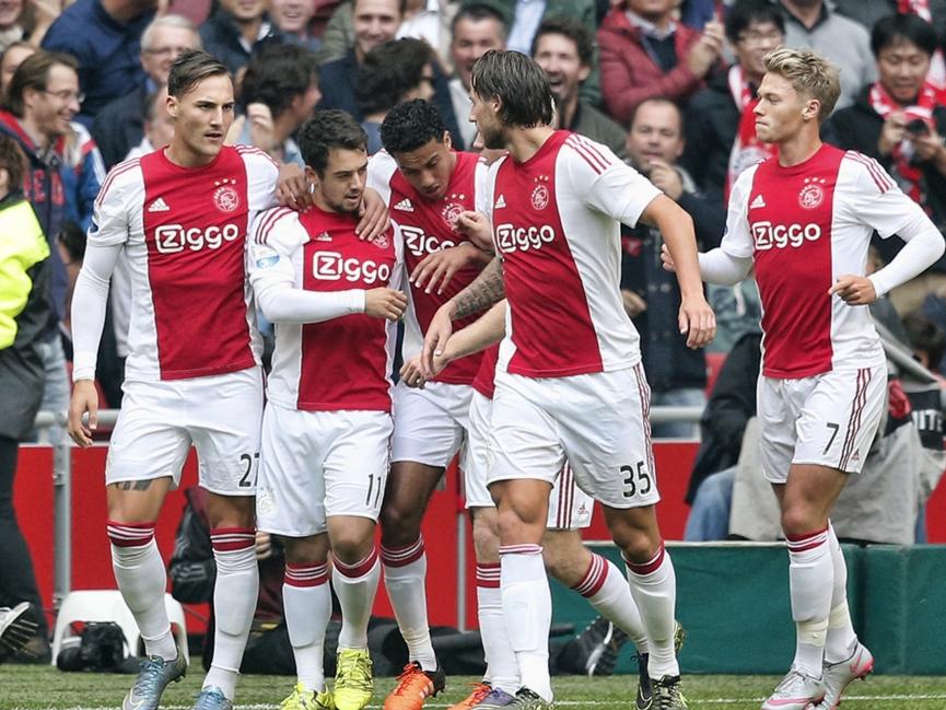 Amin Younes zet AFC Ajax na de 0-1 achterstand al snel weer op een 1-1. Na een tackle van Joël Veltman kunnen de Amsterdammers counteren. Younes krult de bal vervolgens in de verre hoek. (04-10-2015) Amin Younes zet AFC Ajax na de 0-1 achterstand al snel weer op een 1-1. Na een tackle van Joël Veltman kunnen de Amsterdammers counteren. Younes krult de bal vervolgens in de verre hoek. (04-10-2015)