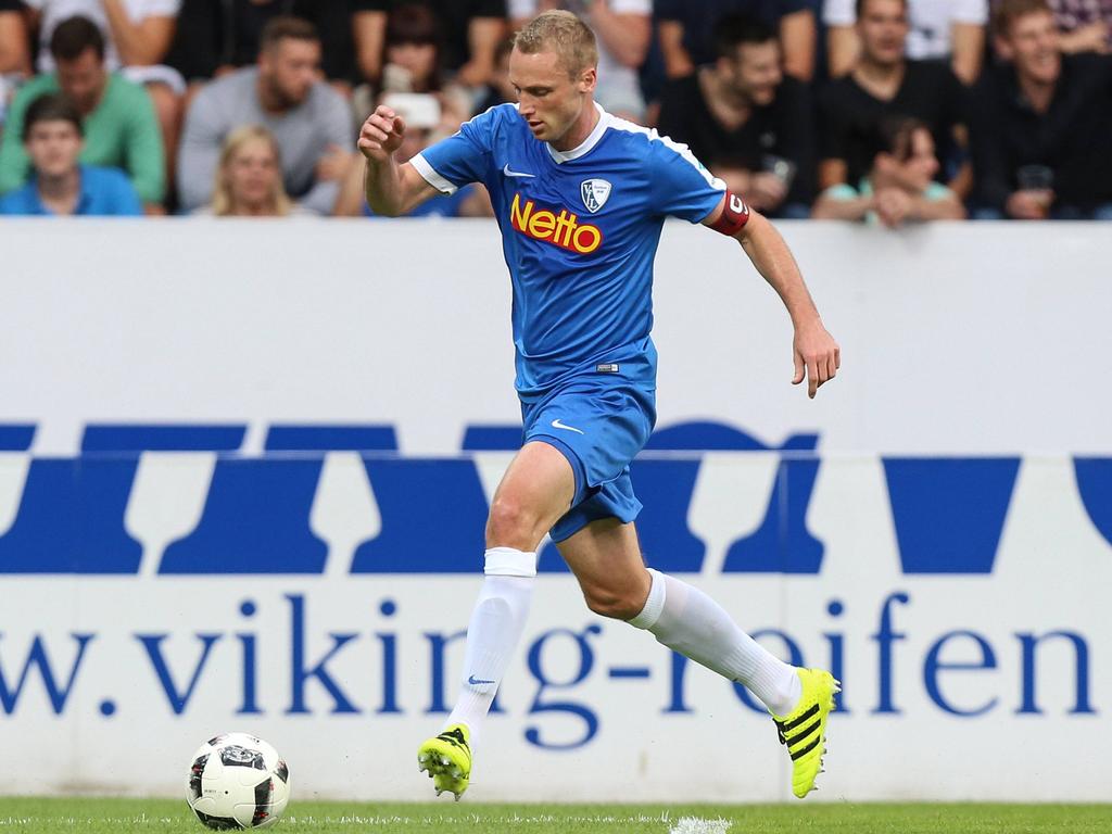Am linken Arm trägt Felix Bastians die rote Kapitänsbinde Am linken Arm trägt Felix Bastians die rote Kapitänsbinde