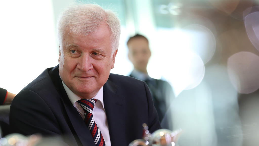 Horst Seehofer spricht sich für Olympiabewerbung aus Horst Seehofer spricht sich für Olympiabewerbung aus