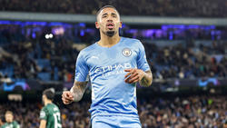 Gabriel Jesus (l) wechselt von Manchester City zum FC Arsenal