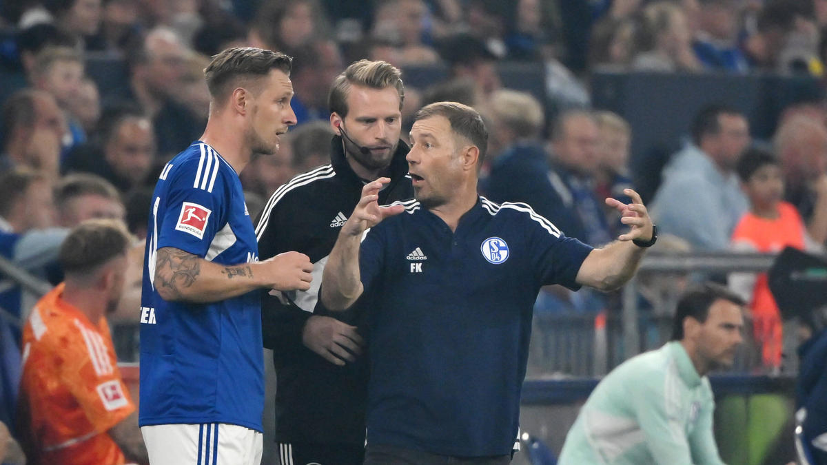 War mit der Leistung im Testspiel nicht zufrieden: Trainer Frank Kramer vom FC Schalke 04