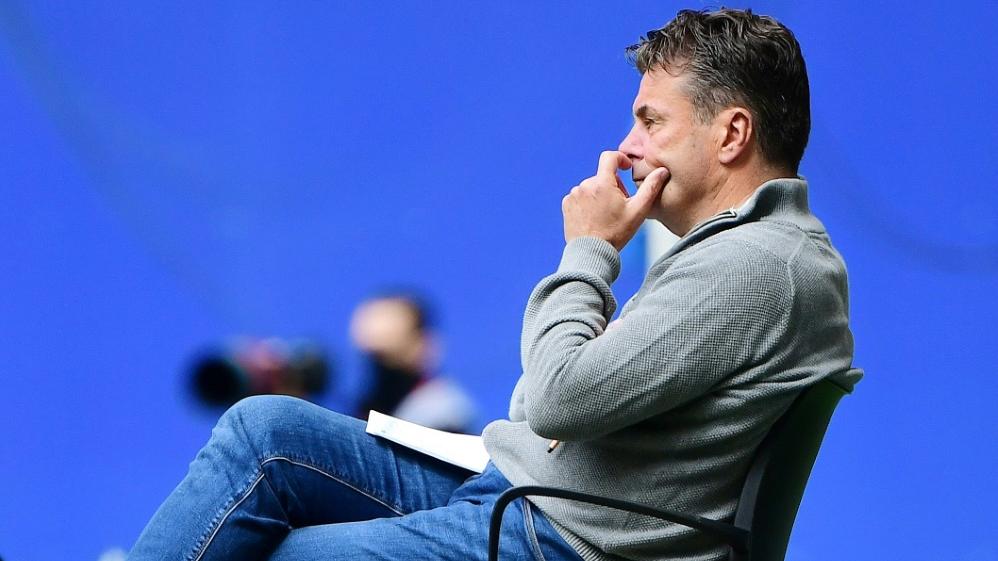 HSV-Coach Dieter Hecking hadert mit den späten Gegentreffern