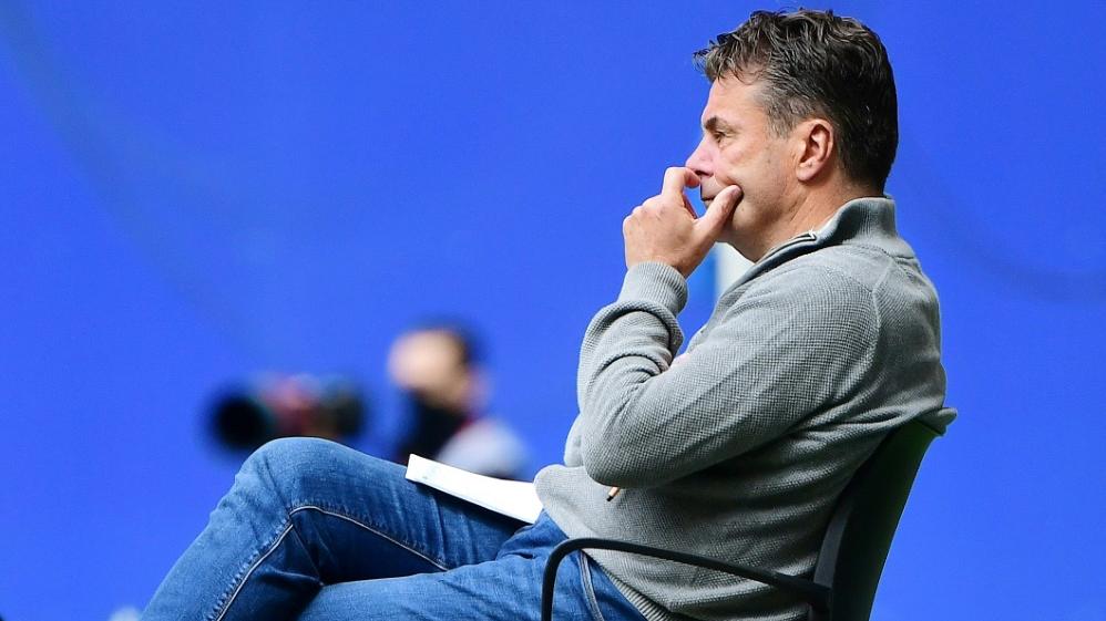 HSV-Coach Dieter Hecking hadert mit den späten Gegentreffern HSV-Coach Dieter Hecking hadert mit den späten Gegentreffern