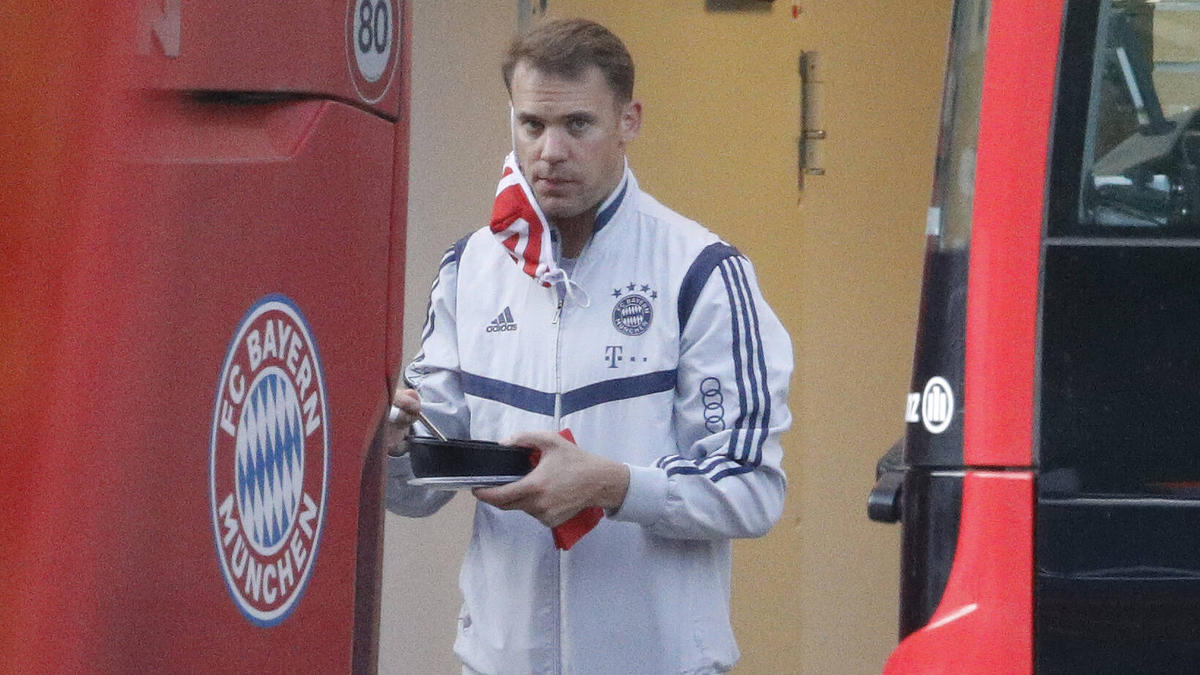 Manuel Neuer steht bis 2023 beim FC Bayern unter Vertrag Manuel Neuer steht bis 2023 beim FC Bayern unter Vertrag