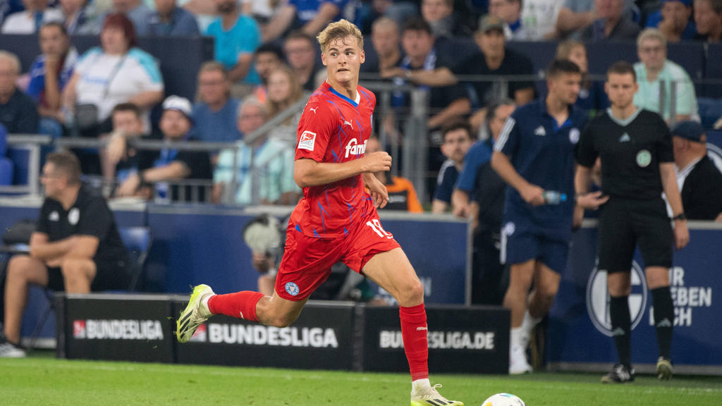 Tom Rothe ist derzeit vom BVB an Holstein Kiel verliehen Tom Rothe ist derzeit vom BVB an Holstein Kiel verliehen