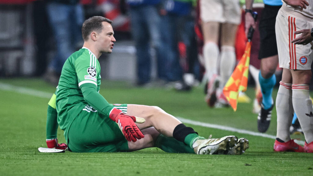 Manuel Neuer vom FC Bayern verletzte sich beim Jubeln Manuel Neuer vom FC Bayern verletzte sich beim Jubeln