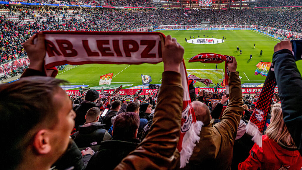 Am Fanzug von RB Leipzig gab es einen Polizei-Einsatz Am Fanzug von RB Leipzig gab es einen Polizei-Einsatz