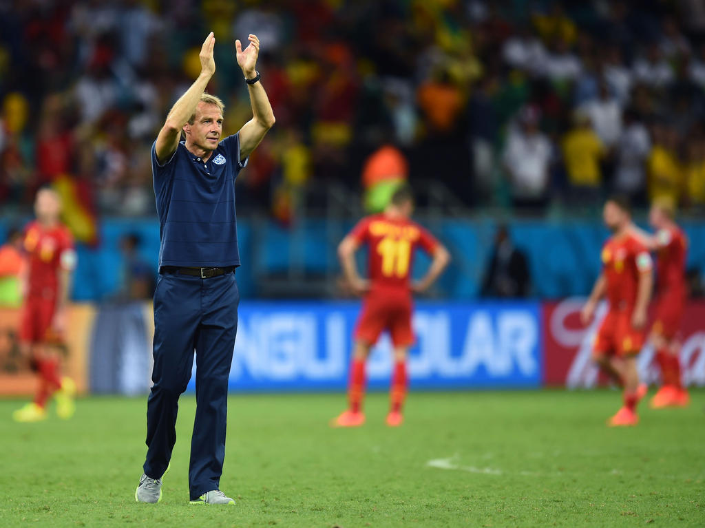 US-Trainer Jürgen Klinsmann bedankt sich nach dem WM-Aus bei den Zuschauern