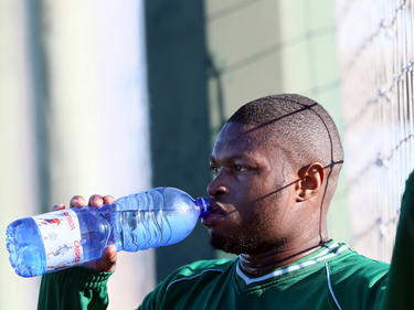 Género Zeefuik drinkt water na afloop van de training van FC Groningen. (06-01-2014)