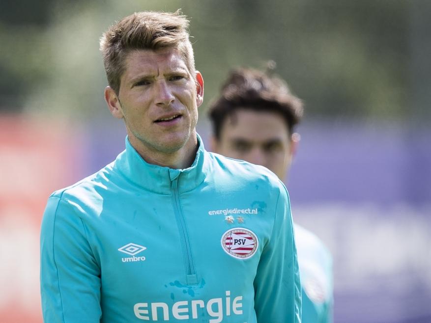 Stijn Schaars traint in de zoektocht naar een nieuwe club mee met zijn oude werkgever PSV. (15-07-2016)