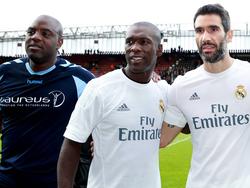 Harvey Esajas, Clarence Seedorf en Fernando Sanz (v.l.n.r.) poseren voor een wedstrijd van de Real Madrid All Stars. (05-09-2016)
