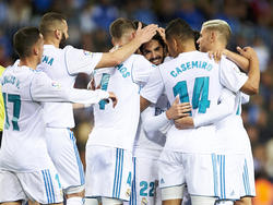 Los jugadores del Madrid celebran su 'maestro'. (Foto: Getty)