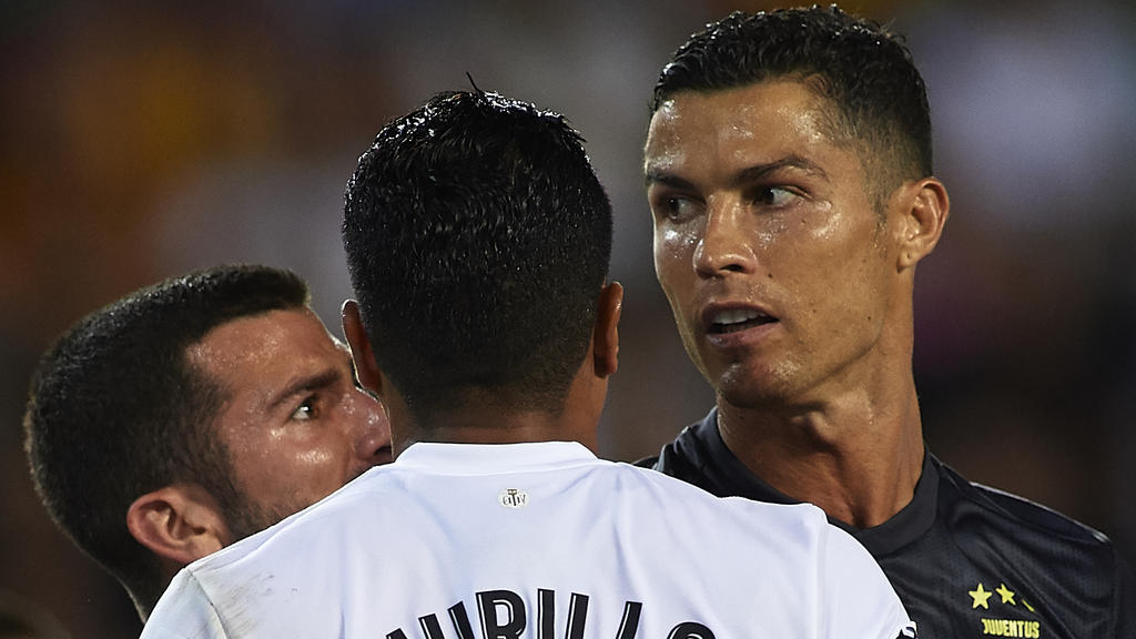 Cristiano Ronaldo (r.) kassierte gegen Valencia die Rote Karte