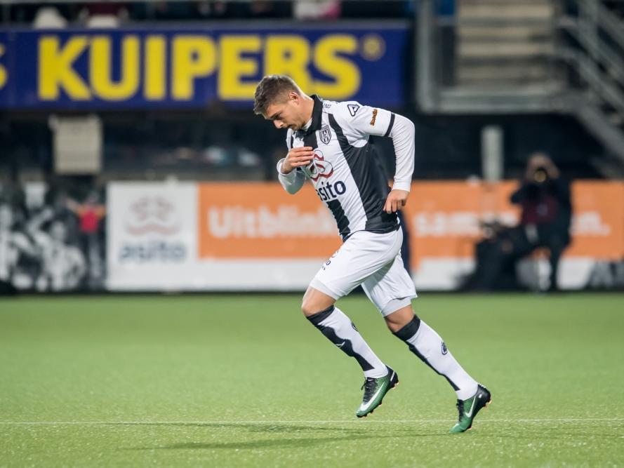 Kristoffer Peterson maakt tegen PSV zijn eerste minuten voor Heracles Almelo. (28-01-2017)