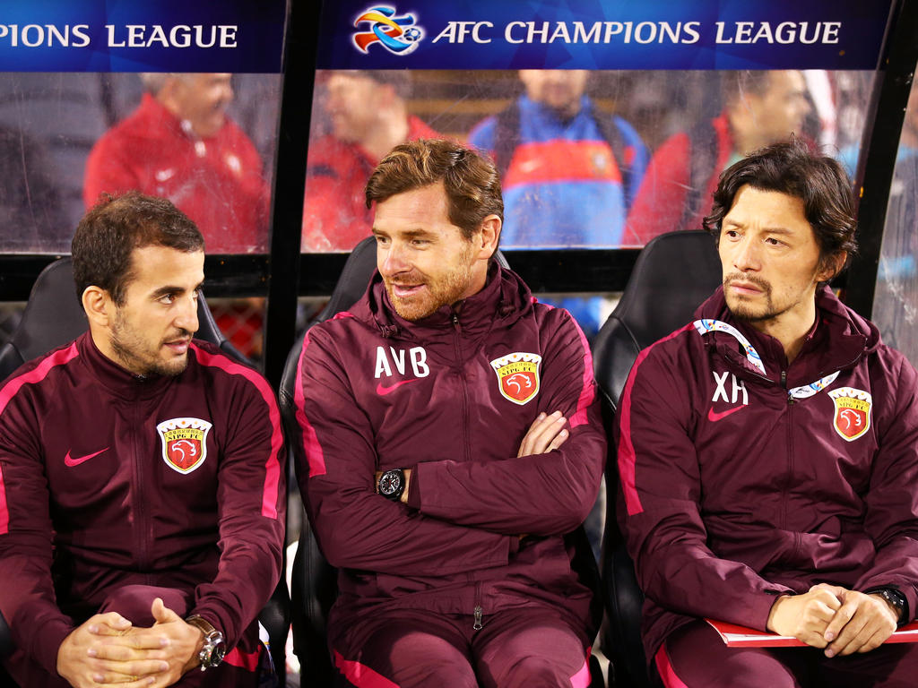 André Villas-Boas (centro) en el banquillo del conjunto chino. (Foto: Getty)