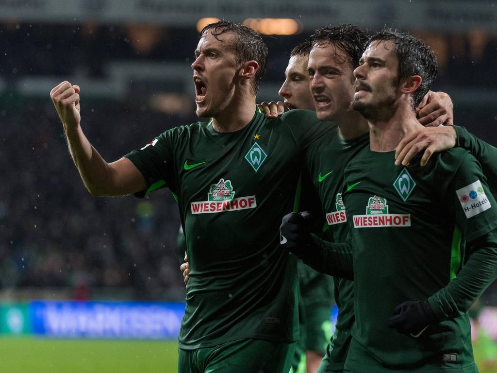 Max Kruse (li.) war mit vier Scorerpunkten gegen Hannover 96 der Bremer Matchwinner